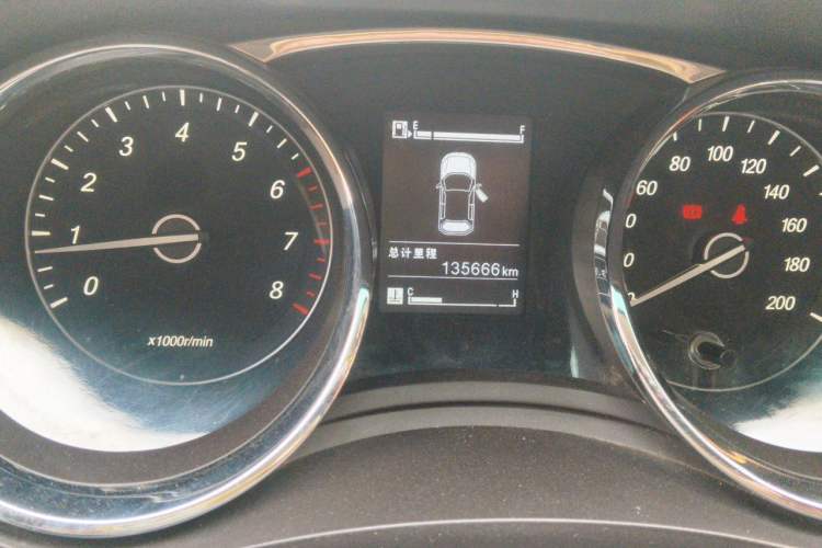 Used Baojun 730 2016 1.5L Manual Luxury Edition 7 Seats Odometer Close Up
