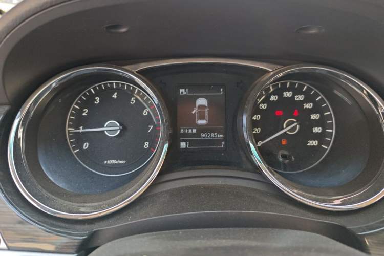 Used Baojun 730 2016 1.5L Manual Comfort Version 7 Seats China V Emission Standard Odometer Close Up