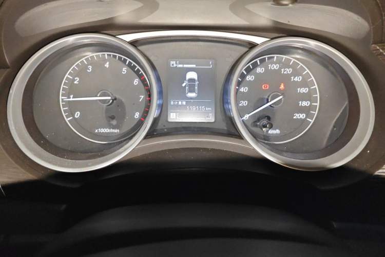 Used Baojun 730 2016 Revised 1.5L Manual Standard Version 7 Seats China V Emission Standard Odometer Close Up