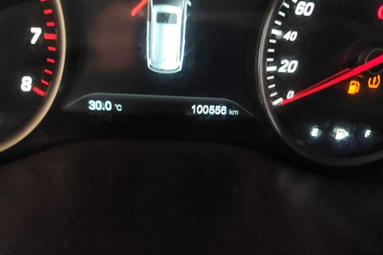 Used Baojun 730 2016 1.5T Manual Luxury Edition 7 Seats Odometer Close Up