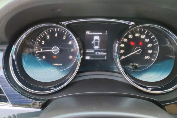 Used Baojun 730 2016 1.5L Manual Comfort Version 7 Seats China V Emission Standard Odometer Close Up