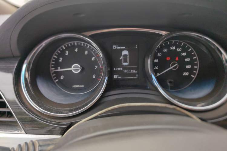 Used Baojun 730 2016 1.5L Manual Luxury Edition 7 Seats Odometer Close Up