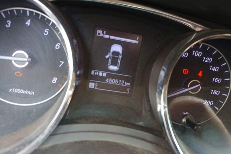 Used Baojun 730 2016 1.5T Manual Comfort Version 7 Seats Odometer Close Up