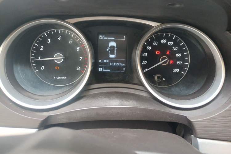 Used Baojun 730 2016 1.5L Manual Value Edition 7 Seats China V Emission Standard Odometer Close Up