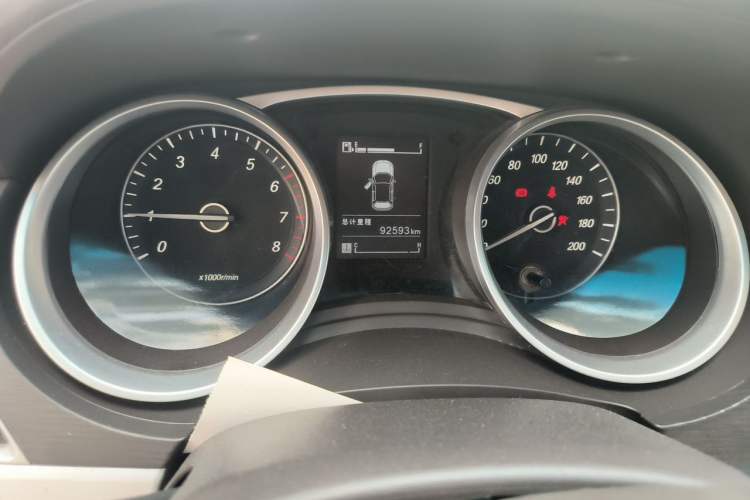 Used Baojun 730 2016 Revised 1.5L Manual Standard Version 7 Seats China V Emission Standard Odometer Close Up