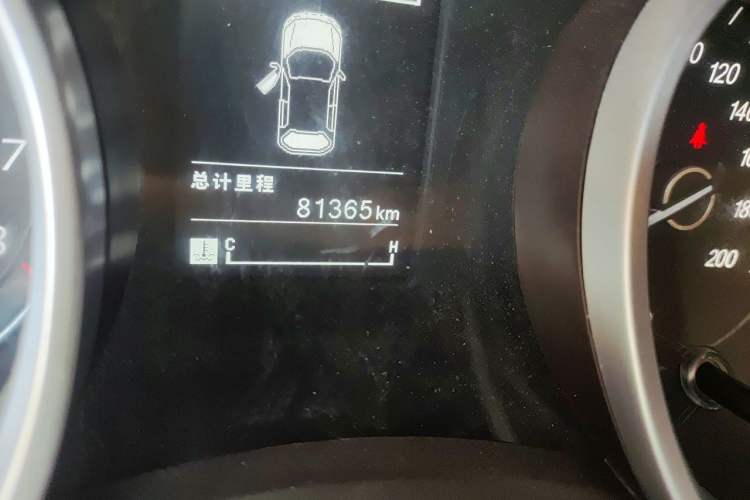 Used Baojun 730 2016 Revised 1.5L Manual Standard Version 7 Seats China V Emission Standard Odometer Close Up