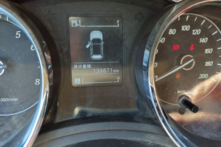 Used Baojun 730 2016 1.5L Manual Comfort Version 7 Seats China V Emission Standard Odometer Close Up
