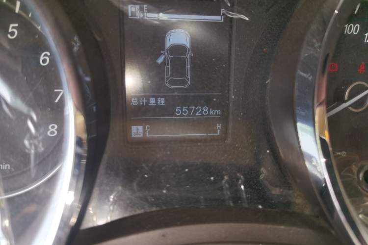Used Baojun 730 2016 1.5L Manual Comfort Version 7 Seats China V Emission Standard Odometer Close Up