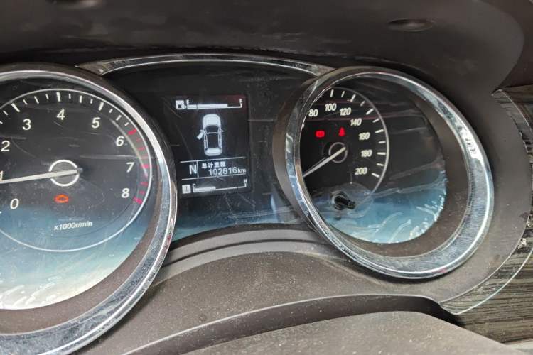 Used Baojun 730 2016 1.8L iAMT Comfort Version 7 Seats Odometer Close Up