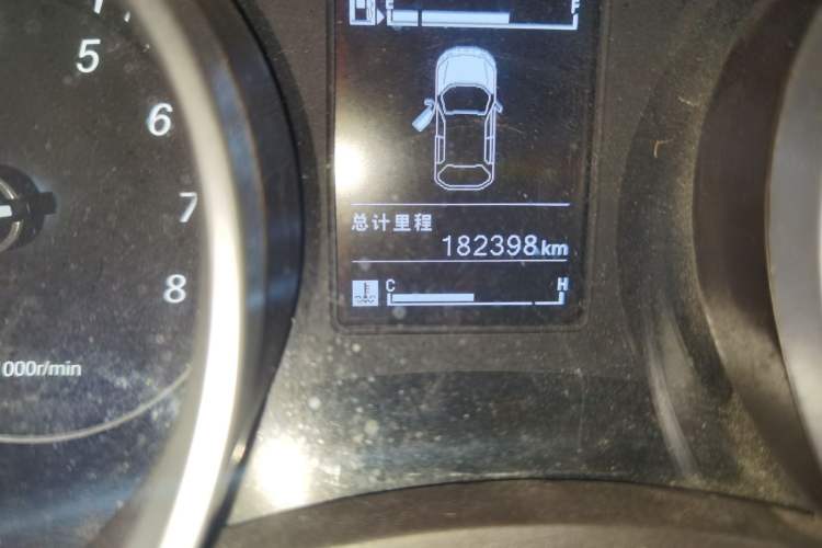 Used Baojun 730 2016 1.5L Manual Value Edition 7 Seats China V Emission Standard Odometer Close Up