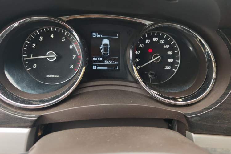Used Baojun 730 2016 1.5L Manual Luxury Edition 7 Seats Odometer Close Up