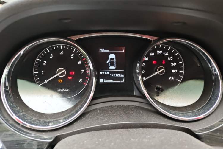 Used Baojun 730 2016 1.5T Manual Comfort Version 7 Seats Odometer Close Up