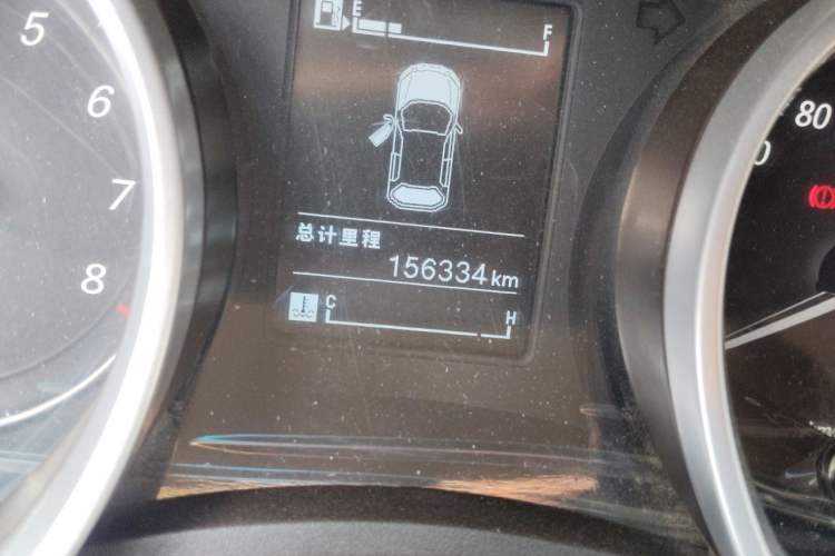 Used Baojun 730 2016 1.5L Manual Value Edition 7 Seats China V Emission Standard Odometer Close Up