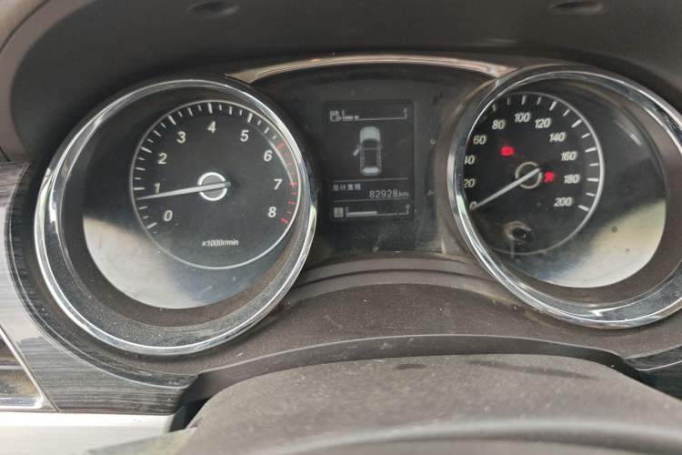 Used Baojun 730 2016 1.5T Manual Luxury Edition 7 Seats Odometer Close Up