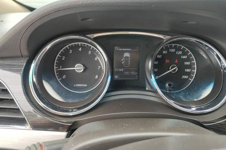 Used Baojun 730 2016 1.8L Manual Luxury Edition 7 Seats Odometer Close Up