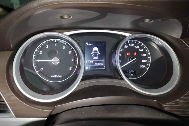 Used Baojun 730 2016 Revised 1.5L Manual Standard Version 7 Seats China V Emission Standard Odometer Close Up