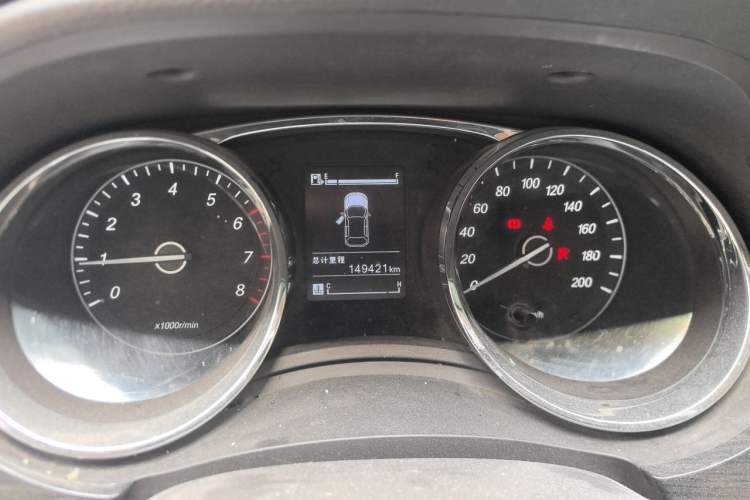 Used Baojun 730 2016 1.5L Manual Comfort Version 7 Seats China V Emission Standard Odometer Close Up
