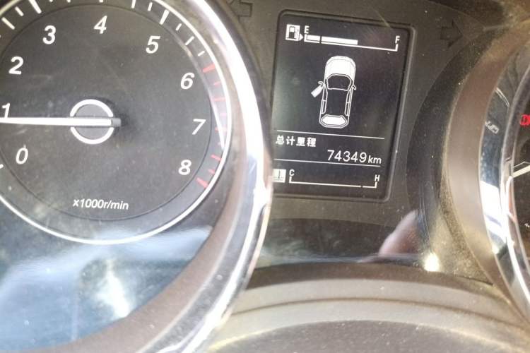 Used Baojun 730 2016 1.5L Manual Comfort Version 7 Seats China V Emission Standard Odometer Close Up