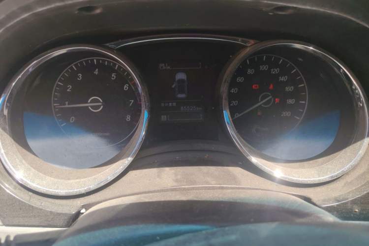 Used Baojun 730 2016 1.5L Manual Luxury Edition 7 Seats Odometer Close Up