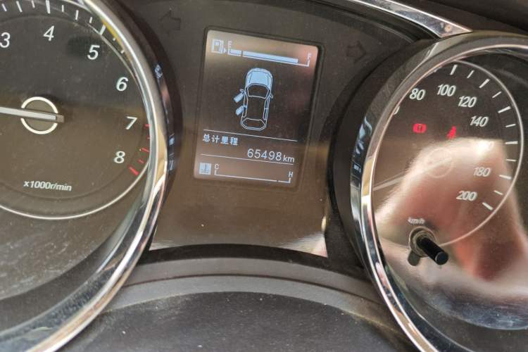 Used Baojun 730 2016 1.5L Manual Comfort Version 7 Seats China V Emission Standard Odometer Close Up