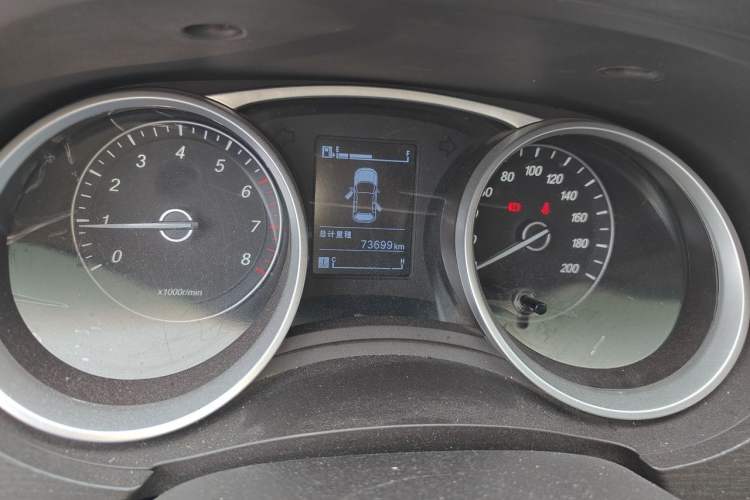 Used Baojun 730 2016 Revised 1.5L Manual Standard Version 7 Seats China V Emission Standard Odometer Close Up