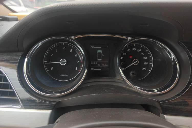 Used Baojun 730 2016 1.5L Manual Luxury Edition 7 Seats Odometer Close Up