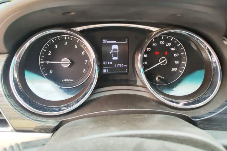 Used Baojun 730 2016 1.5L Manual Comfort Version 7 Seats China V Emission Standard Odometer Close Up