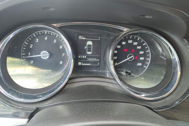 Used Baojun 730 2016 1.5L Manual Comfort Version 7 Seats China V Emission Standard Odometer Close Up