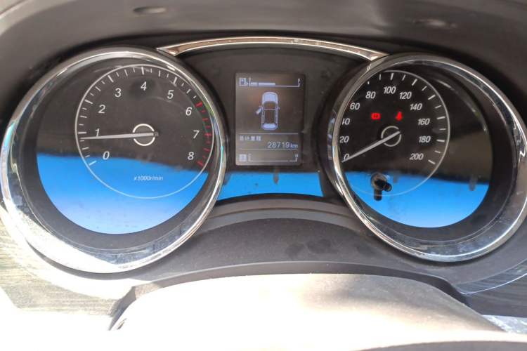 Used Baojun 730 2016 1.5L Manual Comfort Version 7 Seats China V Emission Standard Odometer Close Up