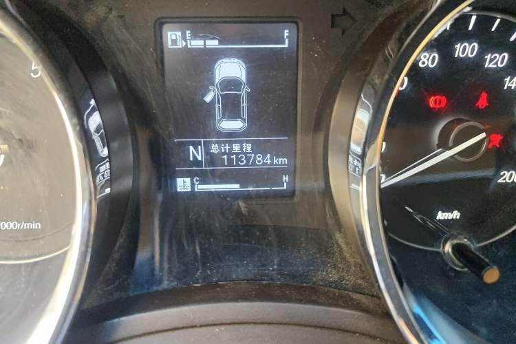 Used Baojun 730 2016 1.8L iAMT Comfort Version 7 Seats Odometer Close Up