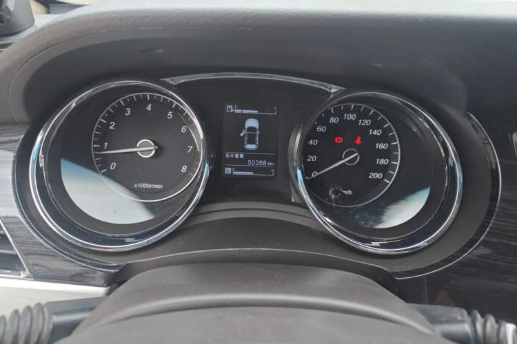 Used Baojun 730 2016 1.5L Manual Luxury Edition 7 Seats Odometer Close Up