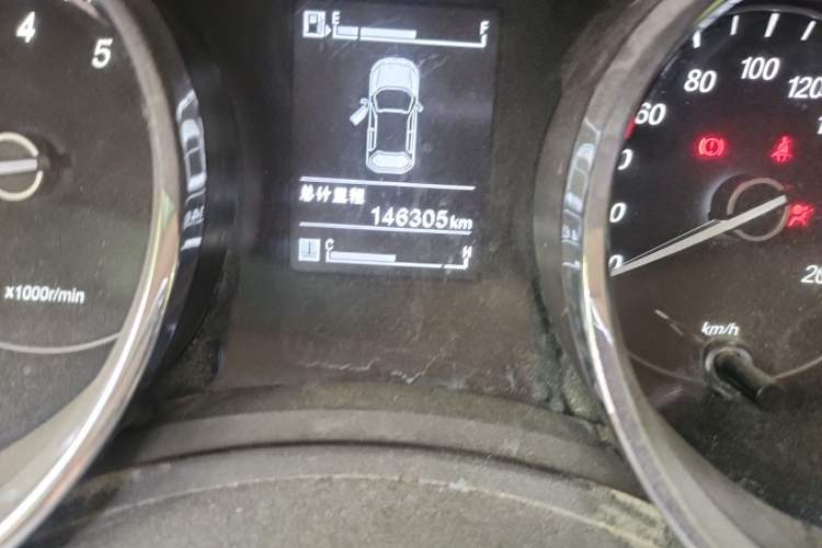Used Baojun 730 2016 1.5T Manual Luxury Edition 7 Seats Odometer Close Up