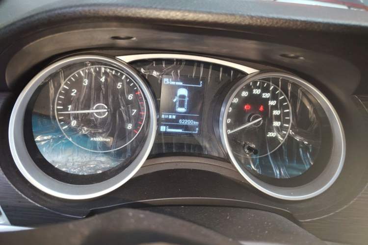 Used Baojun 730 2016 Revised 1.5L Manual Standard Version 7 Seats China V Emission Standard Odometer Close Up