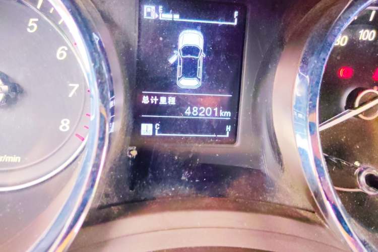 Used Baojun 730 2016 1.5L Manual Comfort Version 7 Seats China V Emission Standard Odometer Close Up