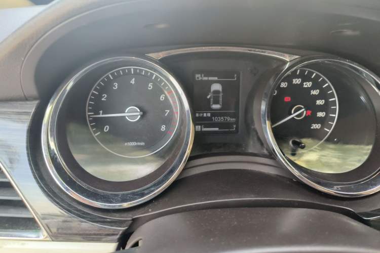Used Baojun 730 2016 1.5L Manual Luxury Edition 7 Seats Odometer Close Up