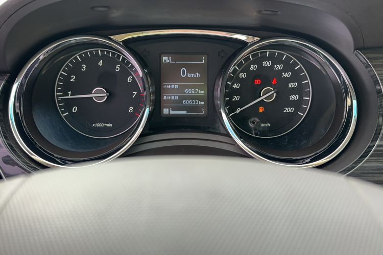 Used Baojun 730 2016 1.5T Manual Luxury Edition 7 Seats Odometer Close Up