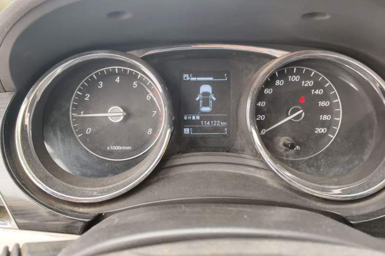 Used Baojun 730 2016 1.5L Manual Comfort Version 7 Seats China V Emission Standard Odometer Close Up