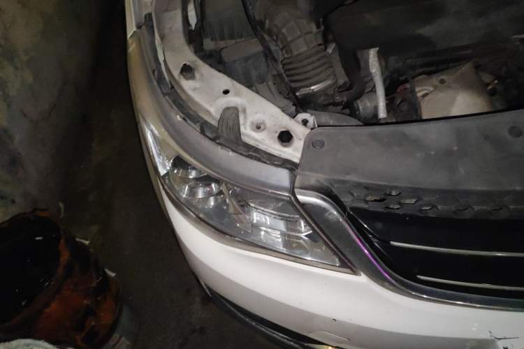 Used Baojun 730 2016 1.5T Manual Comfort Version 7 Seats Right Front Headlight