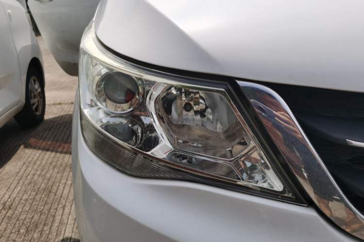 Used Baojun 730 2016 1.5L Manual Standard Version 7 Seats Right Front Headlight