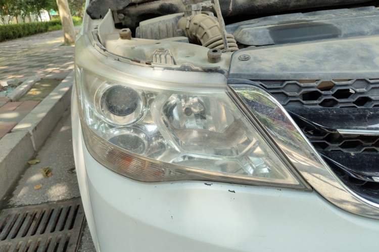 Used Baojun 730 2016 1.5T Manual Comfort Version 7 Seats Right Front Headlight