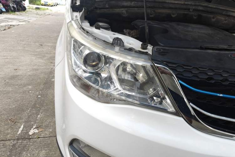 Used Baojun 730 2016 1.5L Manual Luxury Edition 7 Seats Right Front Headlight