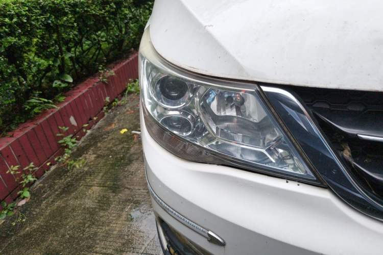 Used Baojun 730 2016 1.8L iAMT Comfort Version 7 Seats Right Front Headlight