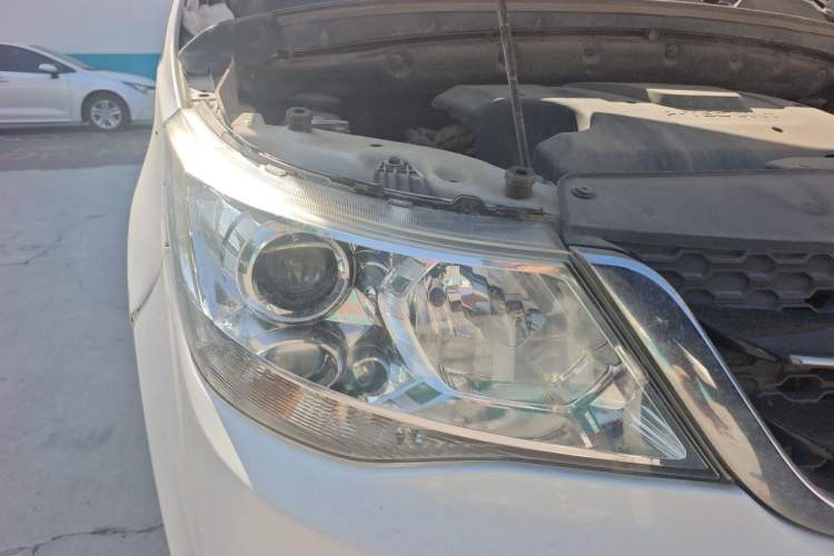 Used Baojun 730 2016 1.5L Manual Standard Version 7 Seats Right Front Headlight