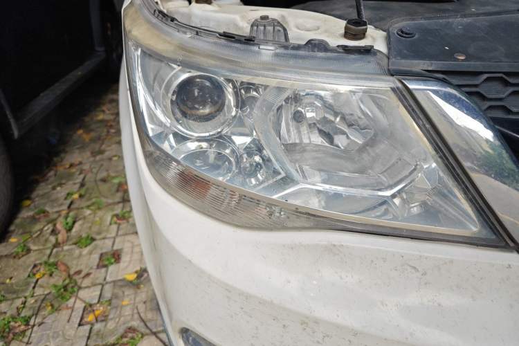 Used Baojun 730 2016 1.8L iAMT Luxury Model 7 Seats Right Front Headlight