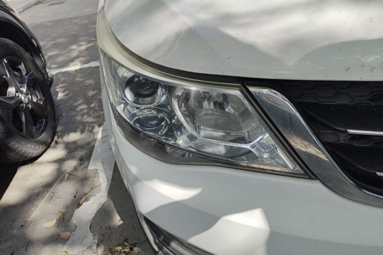 Used Baojun 730 2016 1.8L iAMT Luxury Model 7 Seats Right Front Headlight