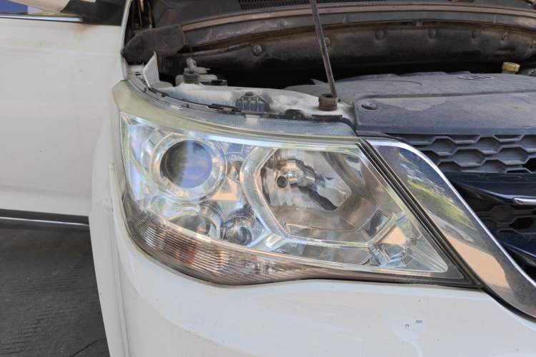 Used Baojun 730 2016 1.8L Manual Luxury Edition 7 Seats Right Front Headlight