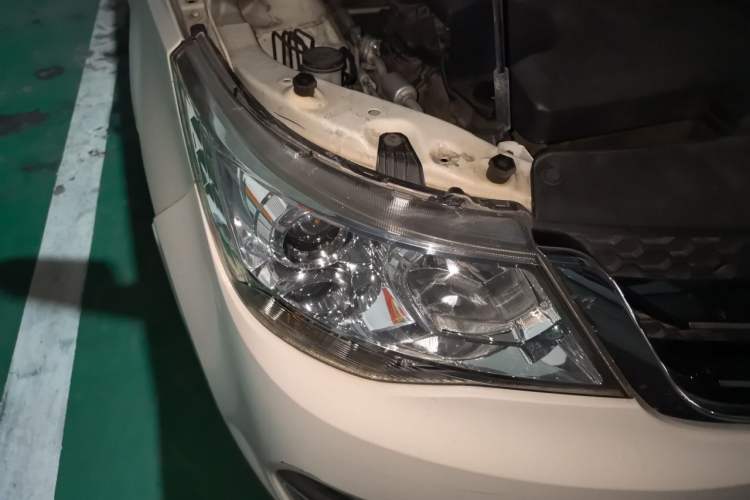 Used Baojun 730 2016 1.5L Manual Luxury Edition 7 Seats Right Front Headlight