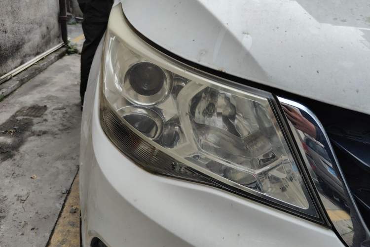 Used Baojun 730 2016 1.5L Manual Luxury Edition 7 Seats Right Front Headlight