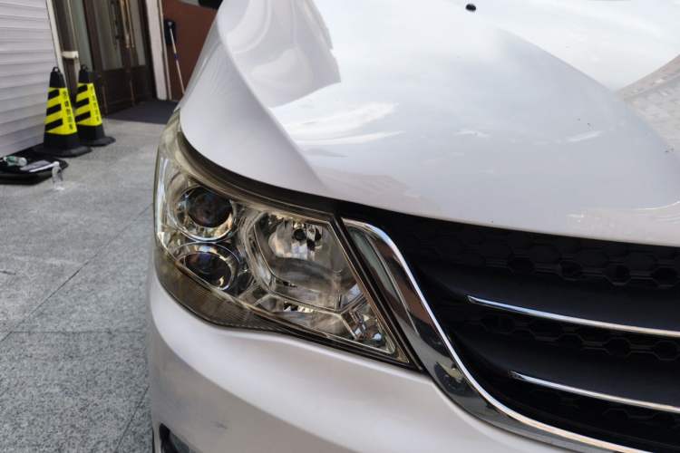 Used Baojun 730 2016 1.5T Manual Comfort Version 7 Seats Right Front Headlight