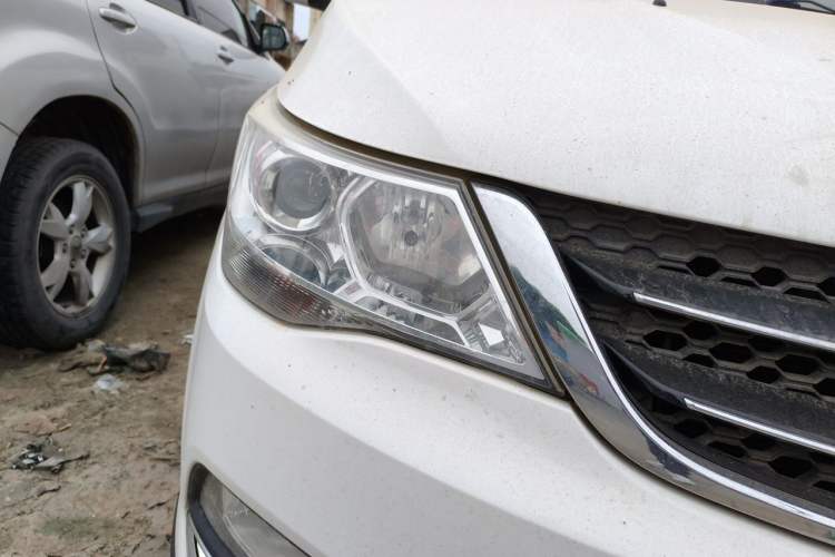 Used Baojun 730 2016 1.8L iAMT Luxury Model 7 Seats Right Front Headlight